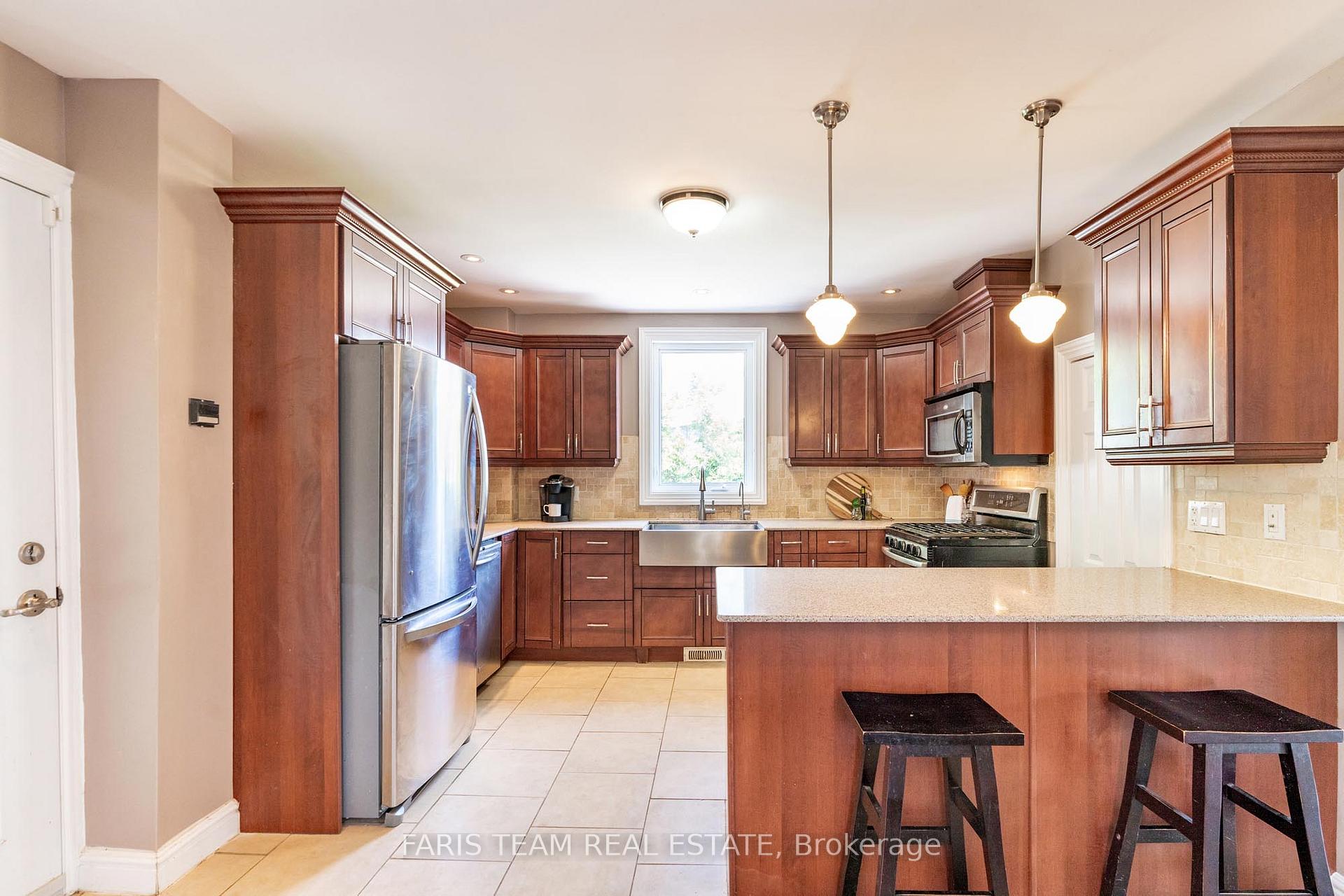 Photo 3 of 1078 Harbourview Drive, Midland — HOMEH