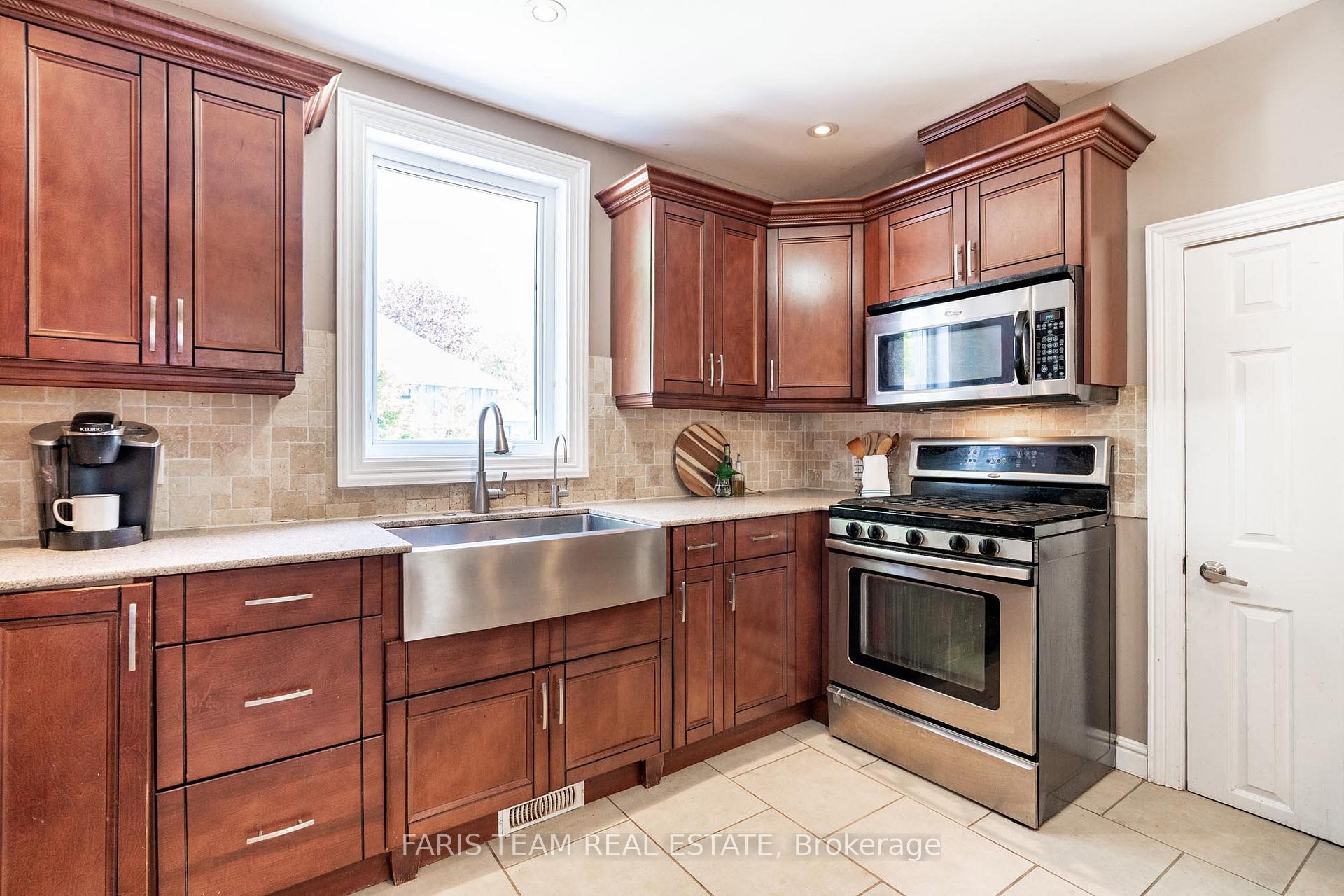 Photo 4 of 1078 Harbourview Drive, Midland — HOMEH