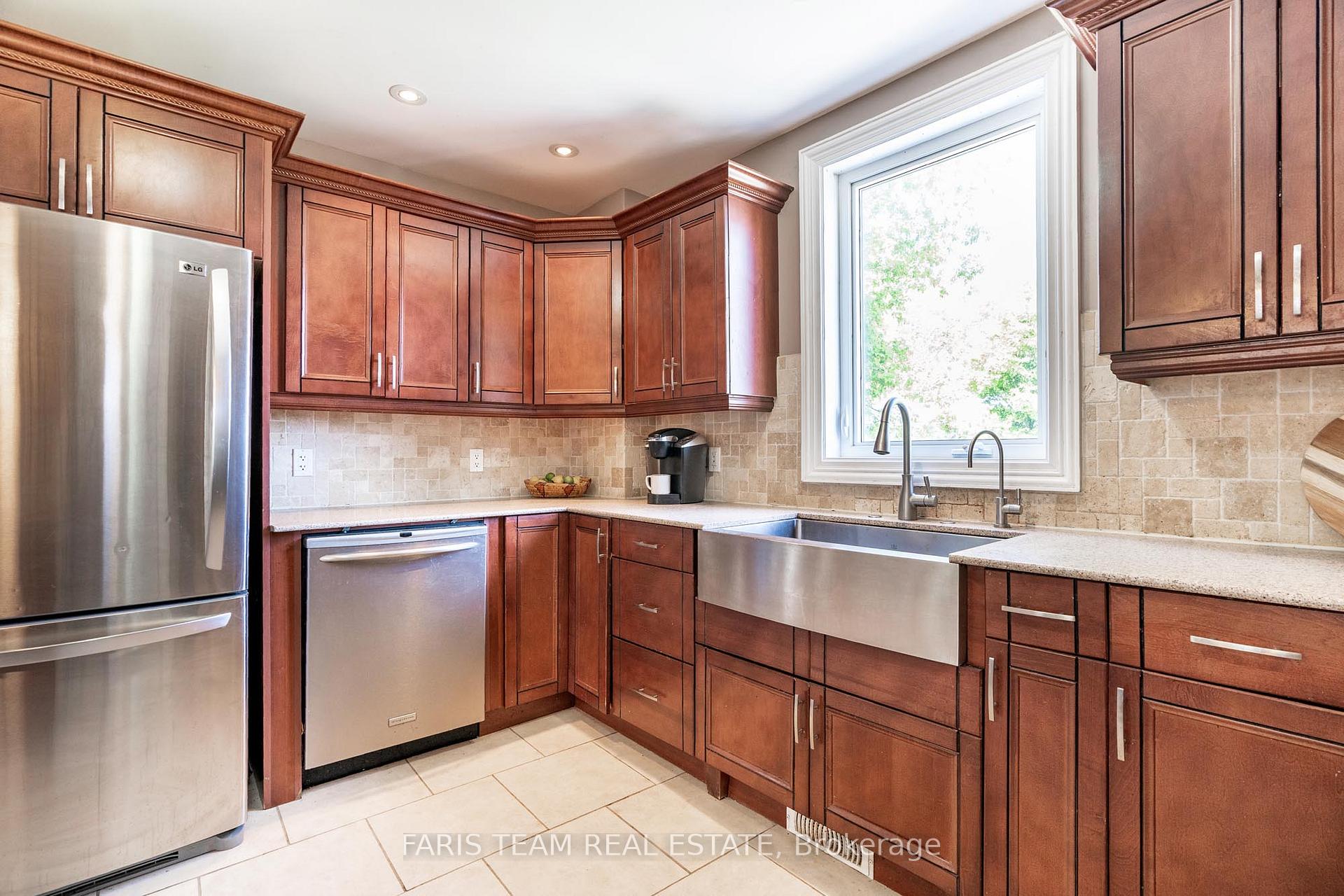 Photo 5 of 1078 Harbourview Drive, Midland — HOMEH