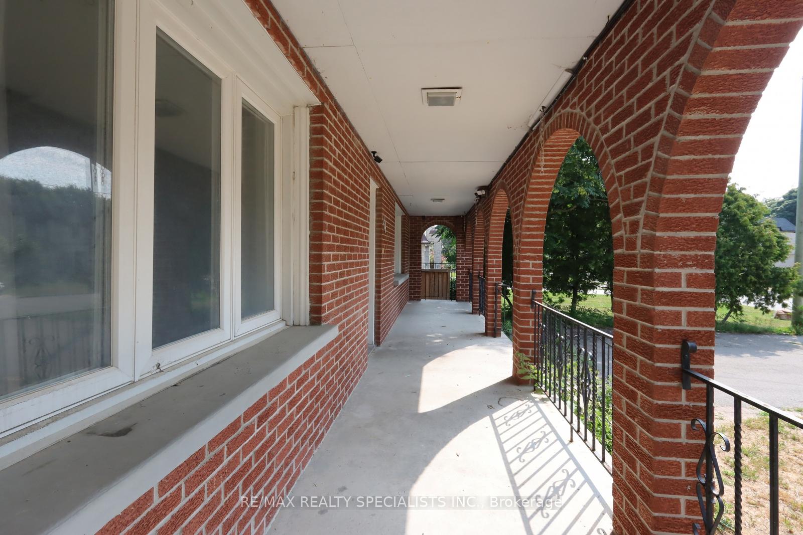 Photo 2 of 44 Woodward Avenue, Markham, Grandview — HOMEH