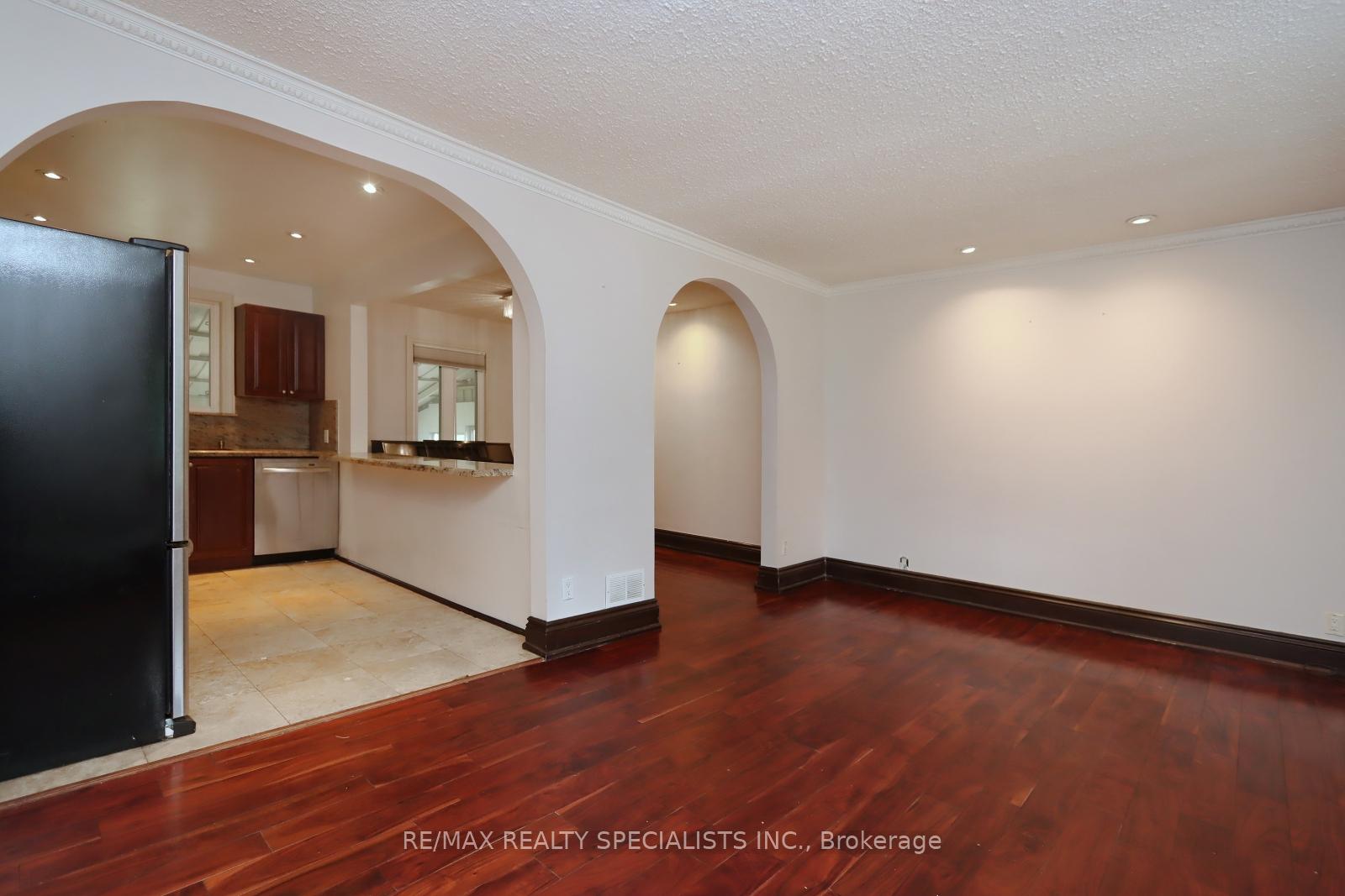 Photo 5 of 44 Woodward Avenue, Markham, Grandview — HOMEH