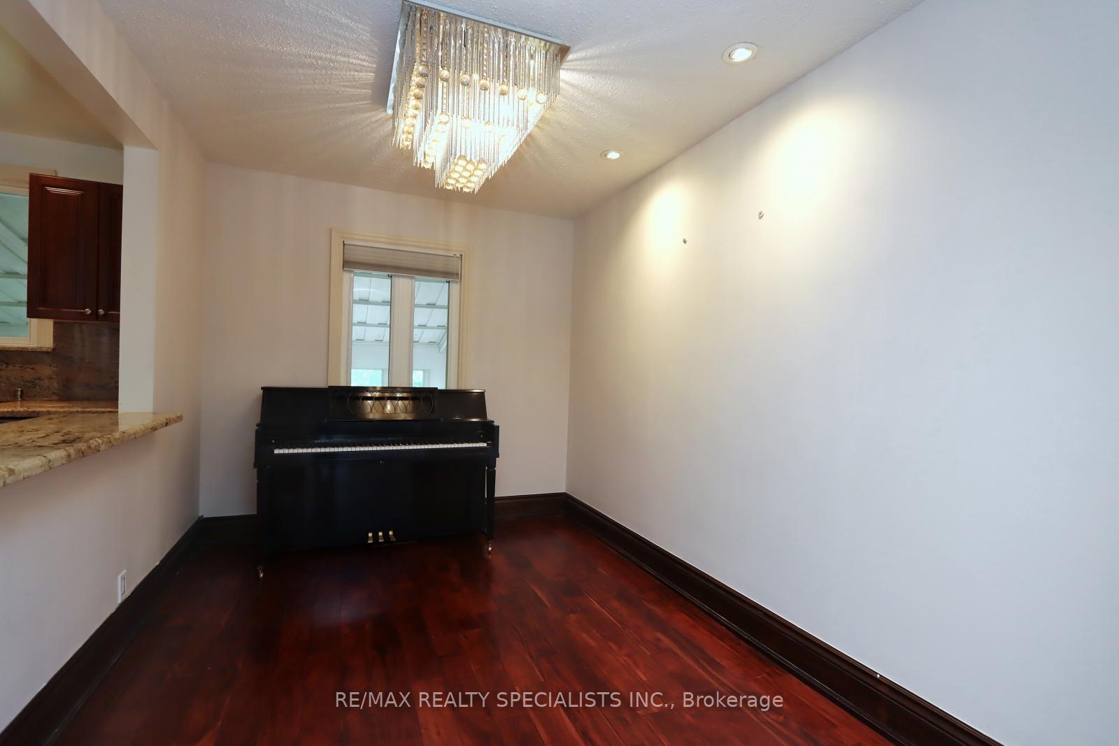 Photo 8 of 44 Woodward Avenue, Markham, Grandview — HOMEH