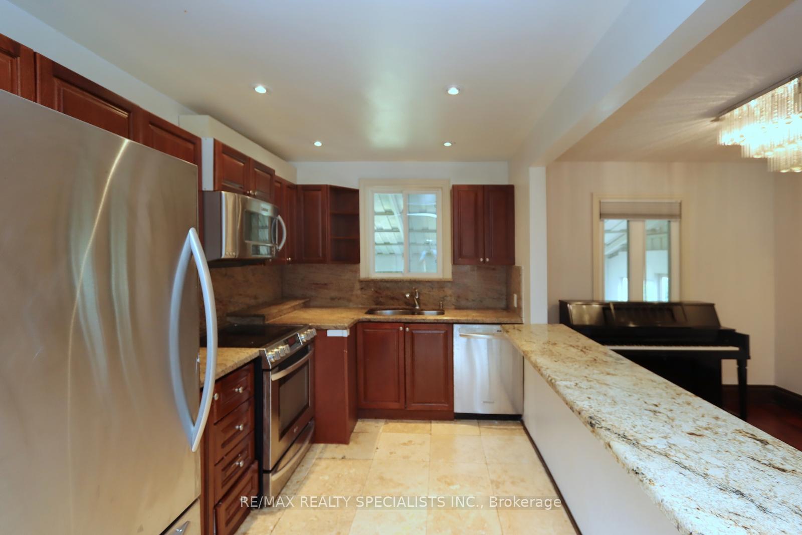 Photo 10 of 44 Woodward Avenue, Markham, Grandview — HOMEH