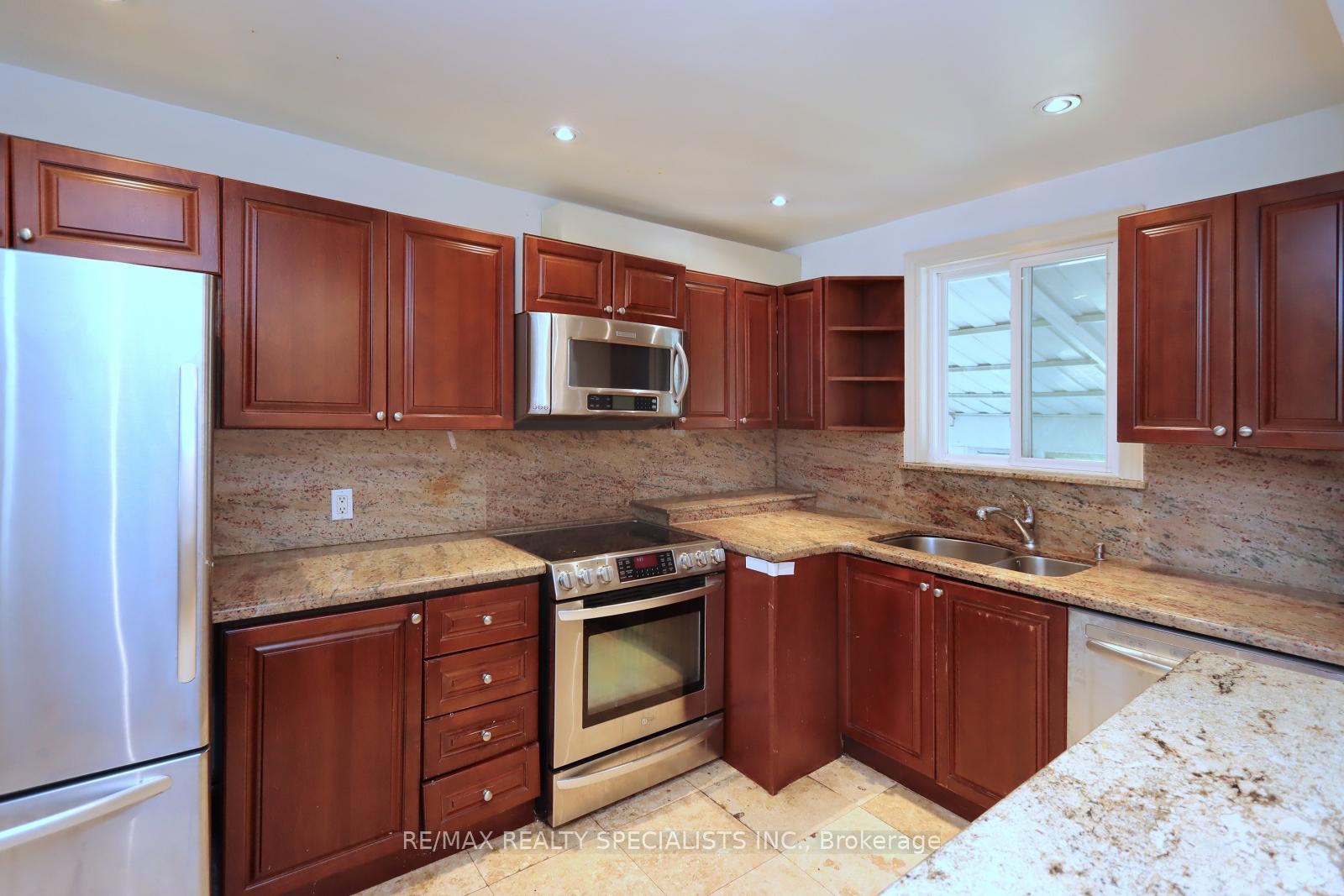 Photo 12 of 44 Woodward Avenue, Markham, Grandview — HOMEH