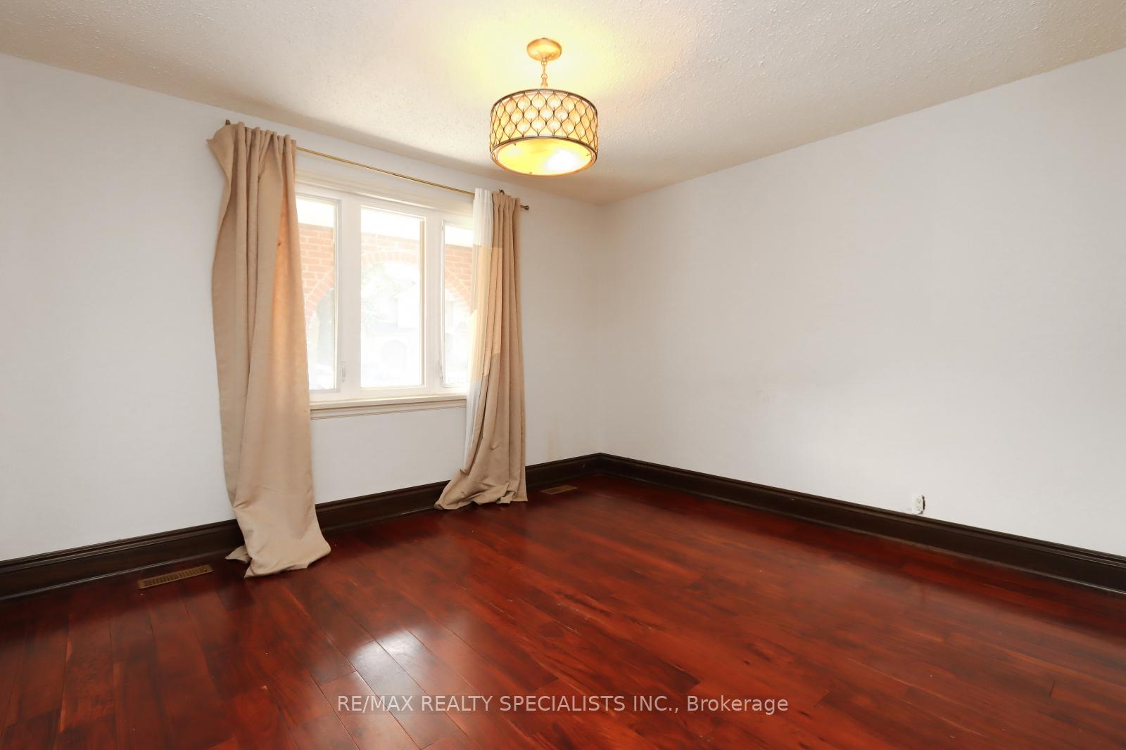 Photo 13 of 44 Woodward Avenue, Markham, Grandview — HOMEH