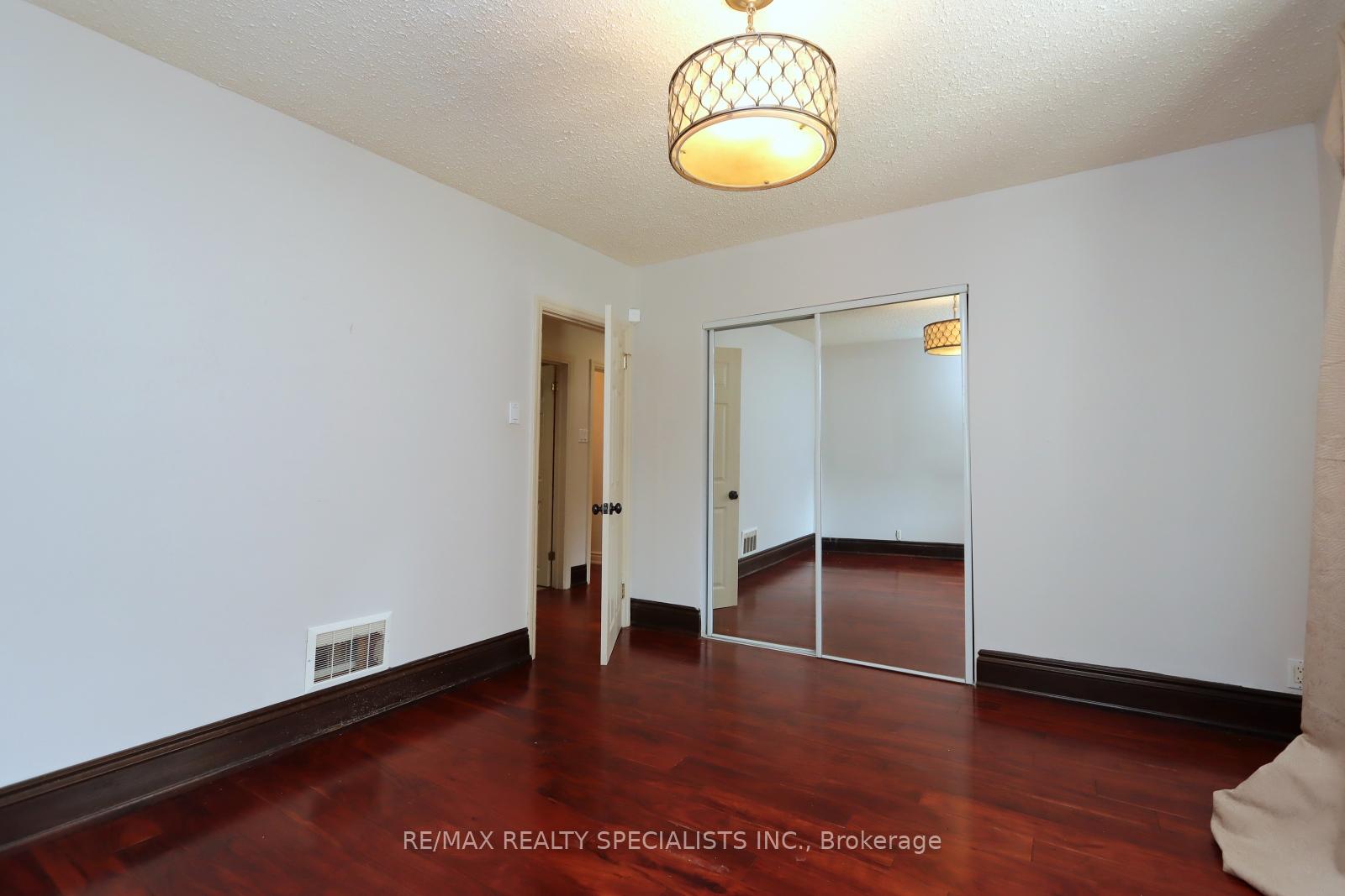 Photo 14 of 44 Woodward Avenue, Markham, Grandview — HOMEH