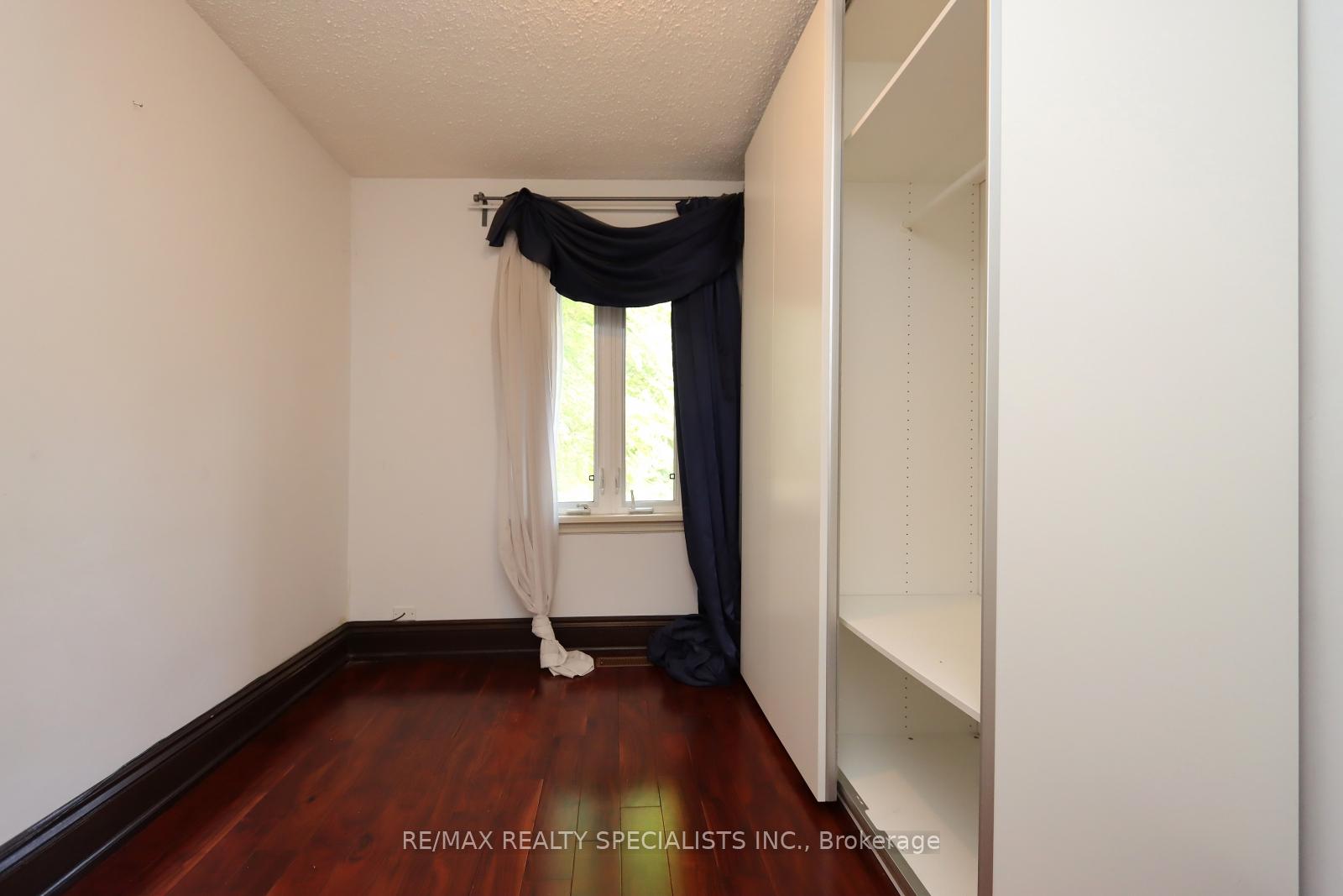 Photo 16 of 44 Woodward Avenue, Markham, Grandview — HOMEH