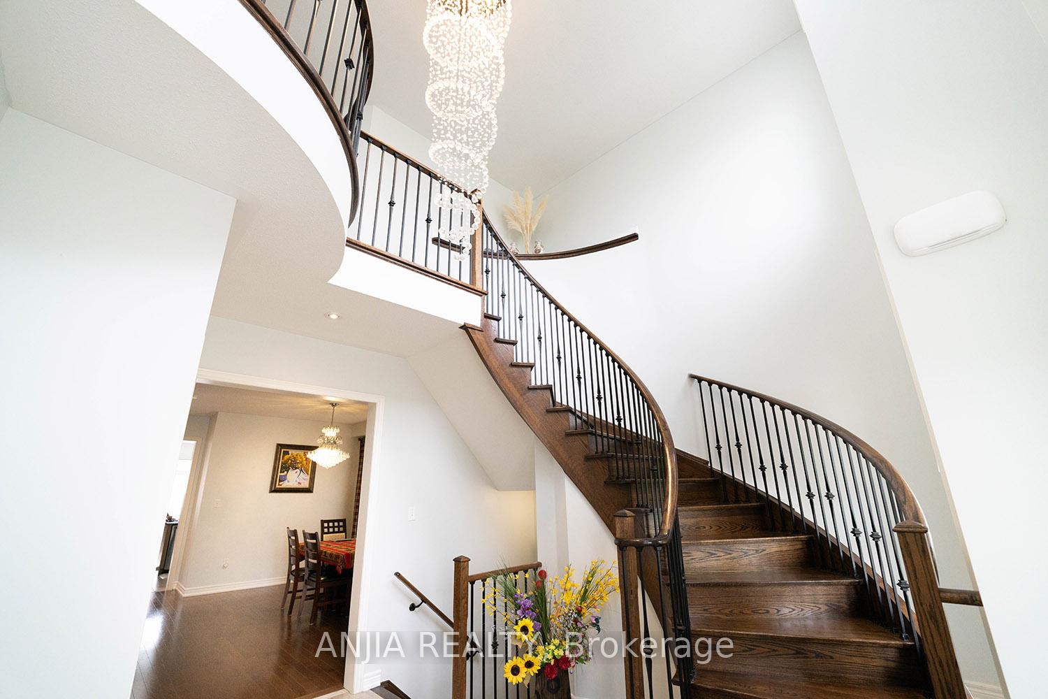 Photo 2 of 83 Hua Du Avenue, Markham, Berczy — HOMEH