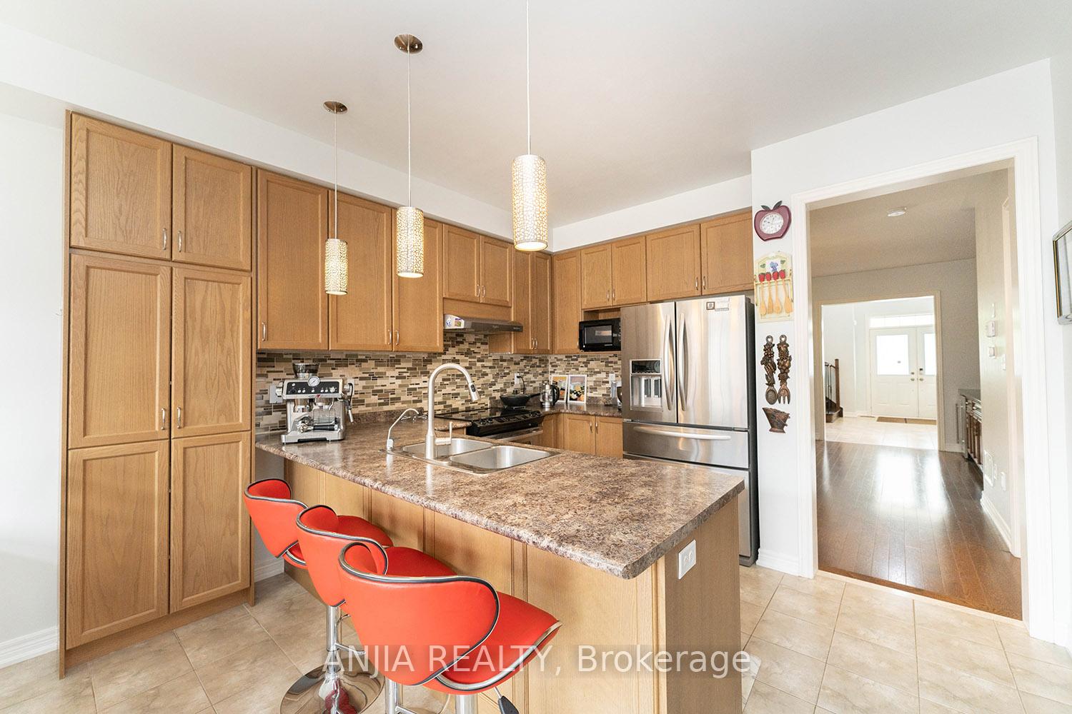 Photo 11 of 83 Hua Du Avenue, Markham, Berczy — HOMEH