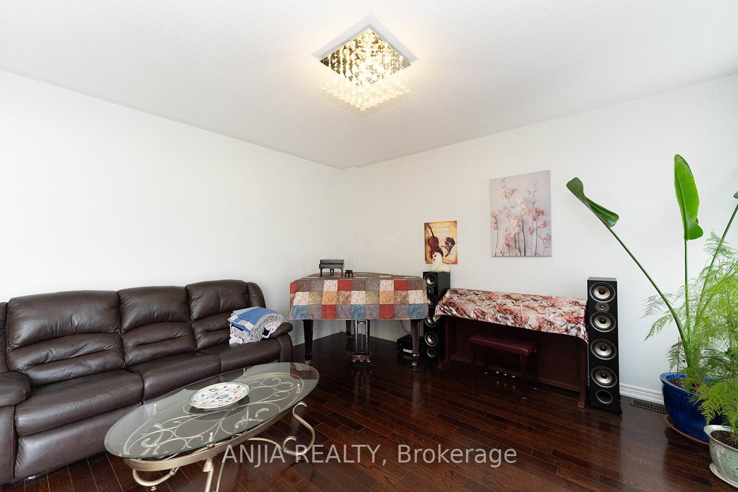 Photo 13 of 83 Hua Du Avenue, Markham, Berczy — HOMEH