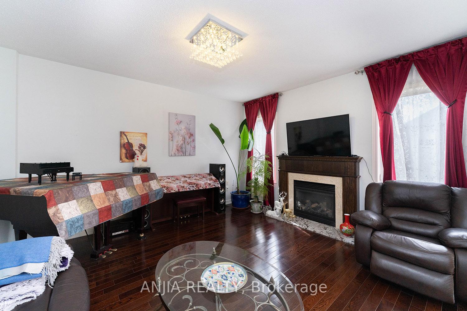 Photo 14 of 83 Hua Du Avenue, Markham, Berczy — HOMEH