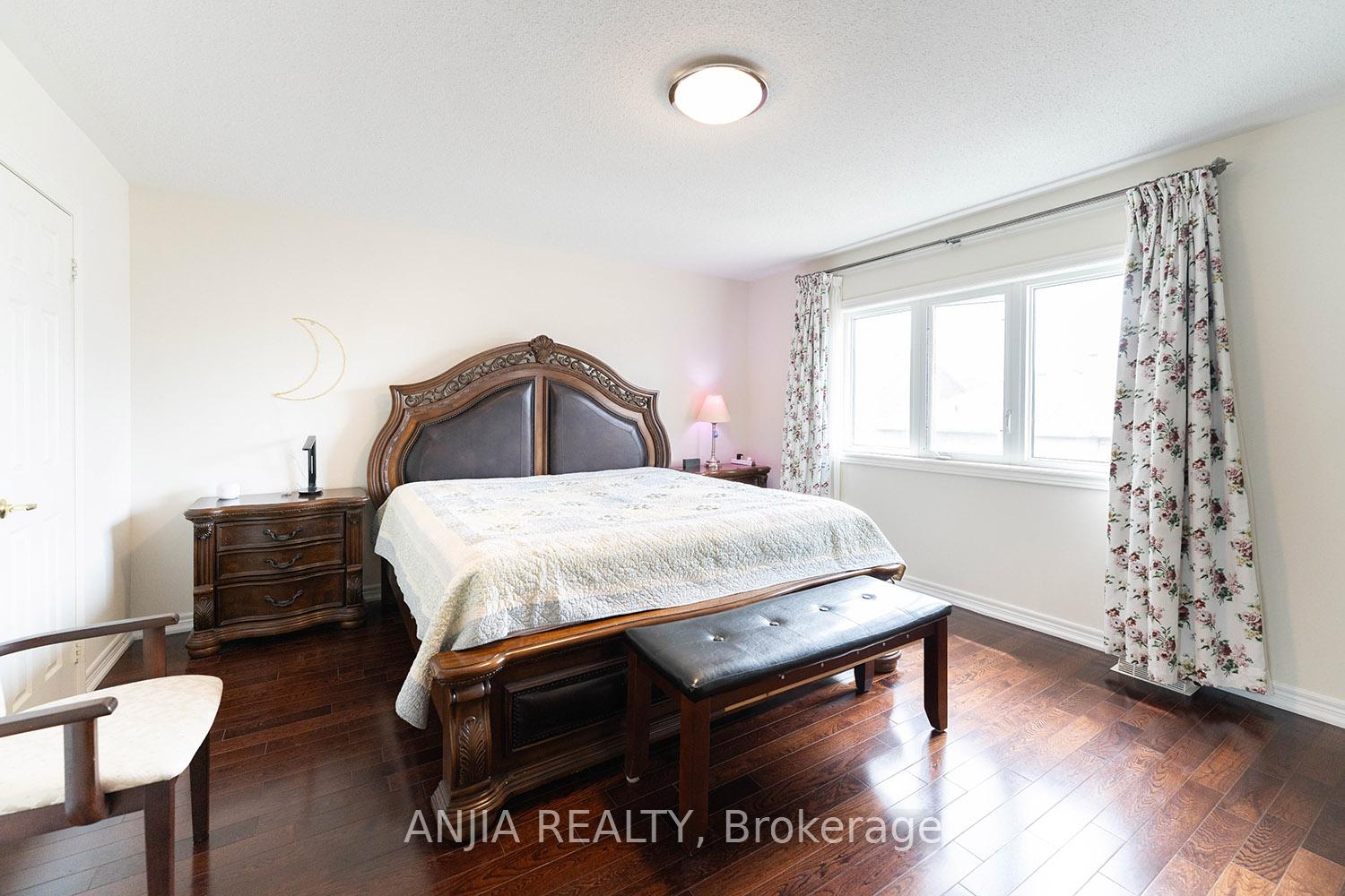 Photo 30 of 83 Hua Du Avenue, Markham, Berczy — HOMEH
