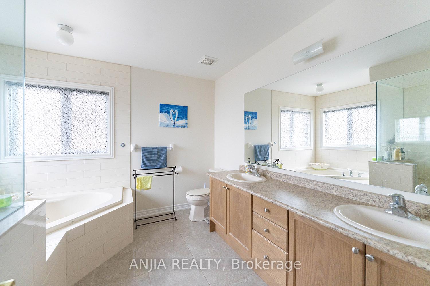 Photo 32 of 83 Hua Du Avenue, Markham, Berczy — HOMEH
