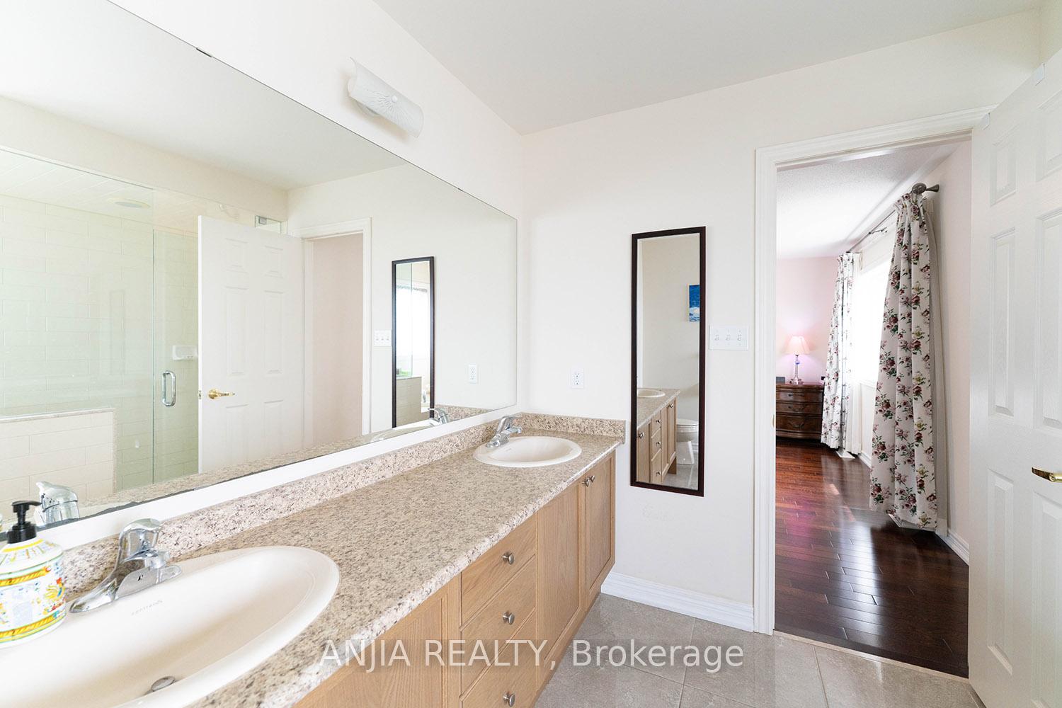 Photo 35 of 83 Hua Du Avenue, Markham, Berczy — HOMEH