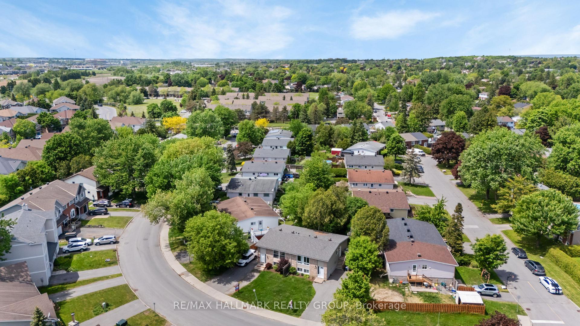 Photo 5 of 137 Glamorgan Drive, Ottawa, Kanata - Glencairn/Hazeldean — HOMEH