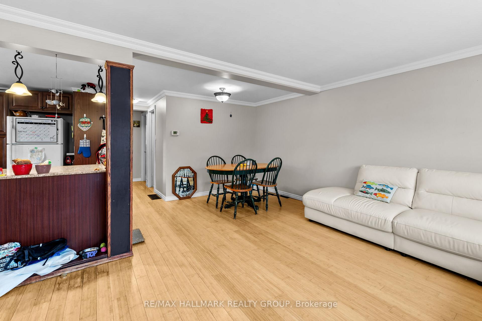 Photo 13 of 137 Glamorgan Drive, Ottawa, Kanata - Glencairn/Hazeldean — HOMEH