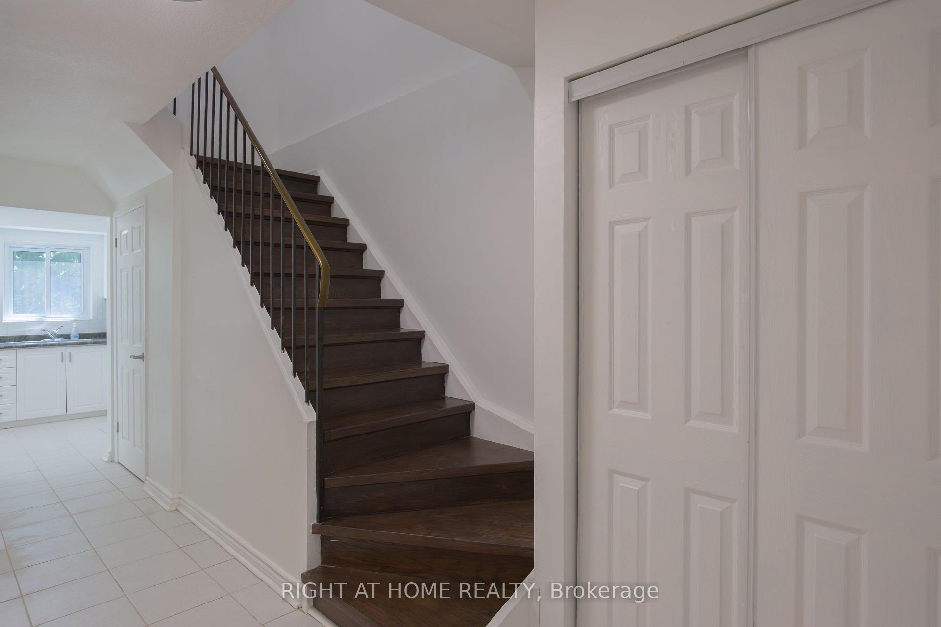 Photo 5 of 278 Risebrough Circuit, Markham, Milliken Mills West — HOMEH