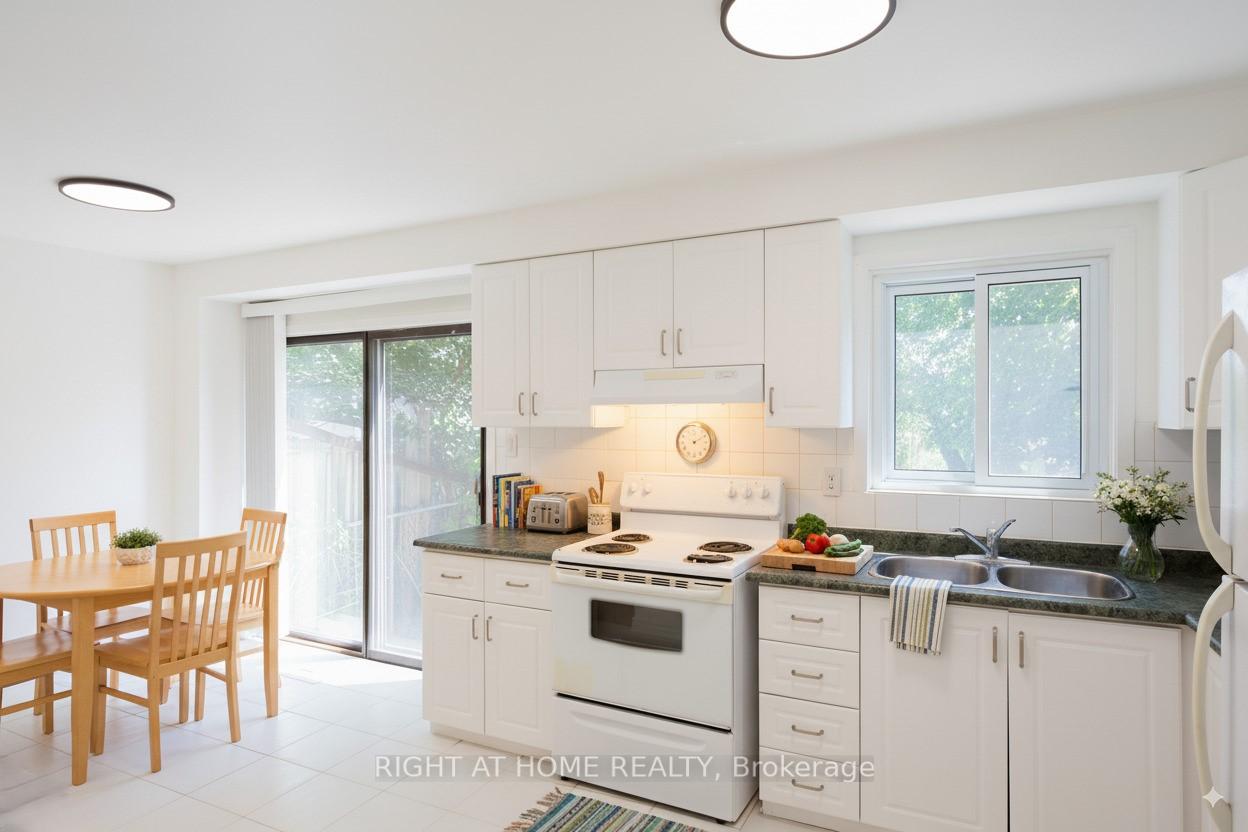 Photo 10 of 278 Risebrough Circuit, Markham, Milliken Mills West — HOMEH
