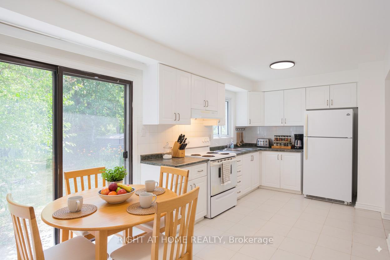 Photo 12 of 278 Risebrough Circuit, Markham, Milliken Mills West — HOMEH