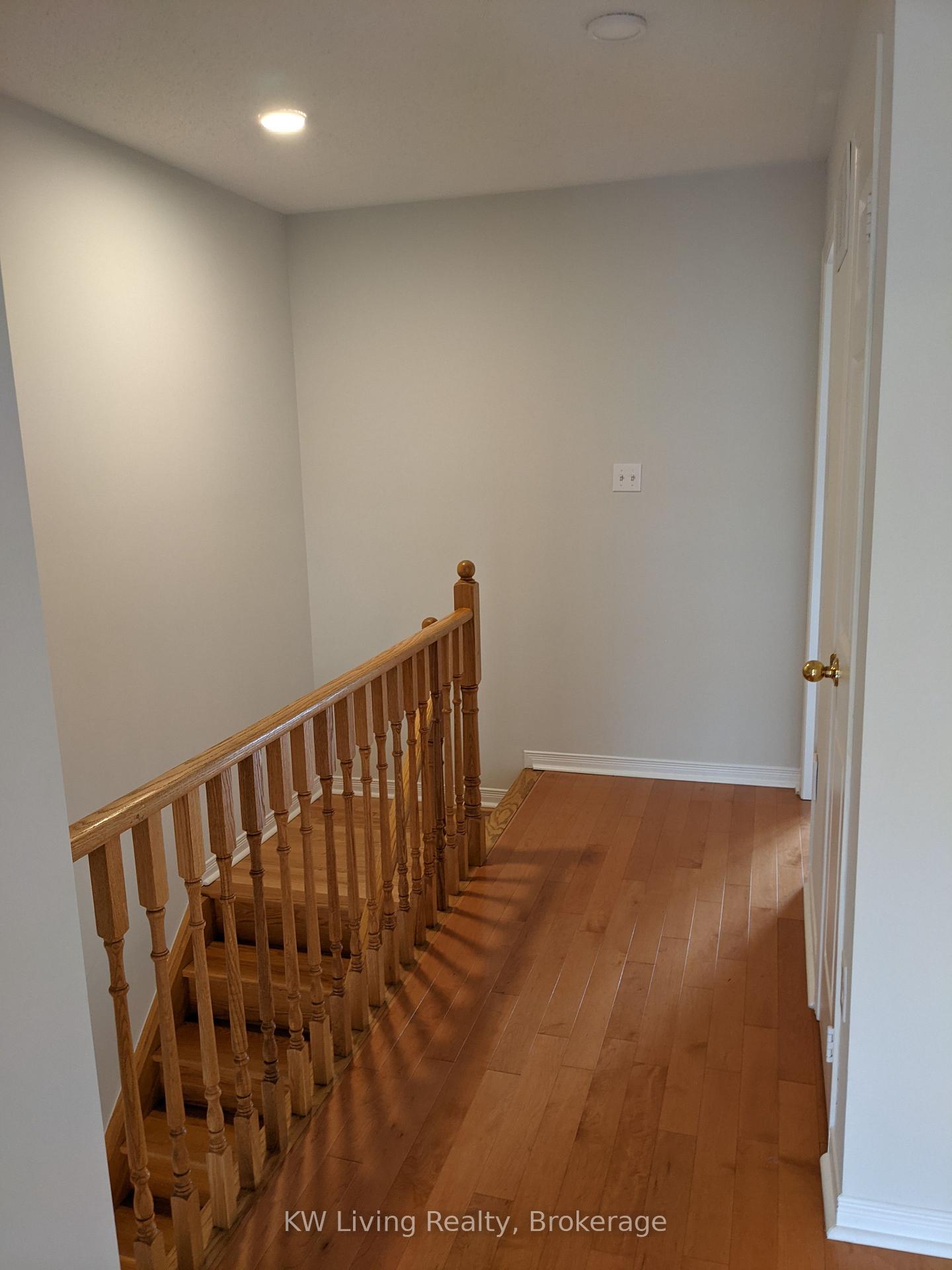 Photo 5 of 25 Warrington Way, Markham, Berczy — HOMEH