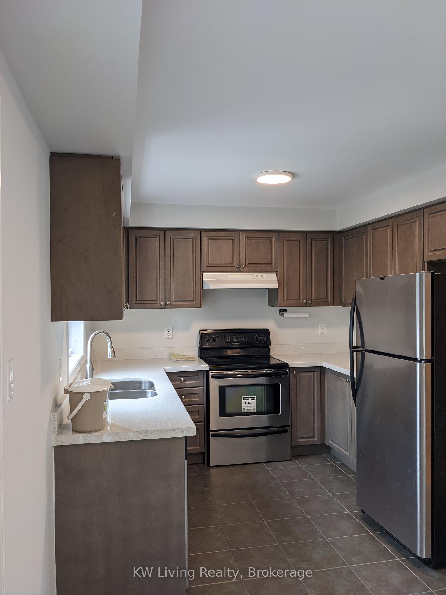 Photo 12 of 25 Warrington Way, Markham, Berczy — HOMEH
