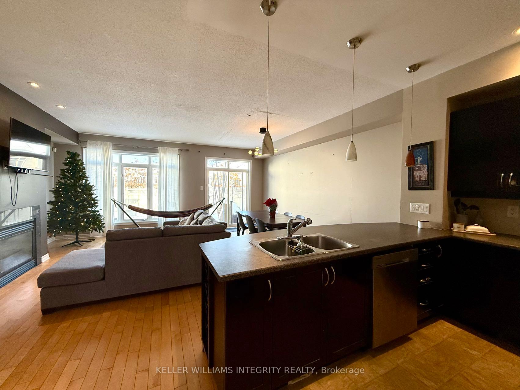 Photo 6 of 298 Waymark Crescent, Ottawa, Kanata - Emerald Meadows/Trailwest — HOMEH
