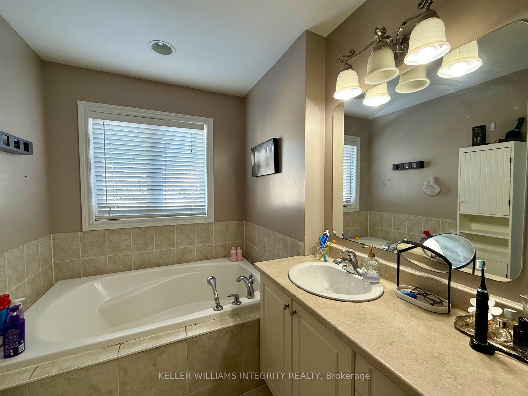 Photo 16 of 298 Waymark Crescent, Ottawa, Kanata - Emerald Meadows/Trailwest — HOMEH