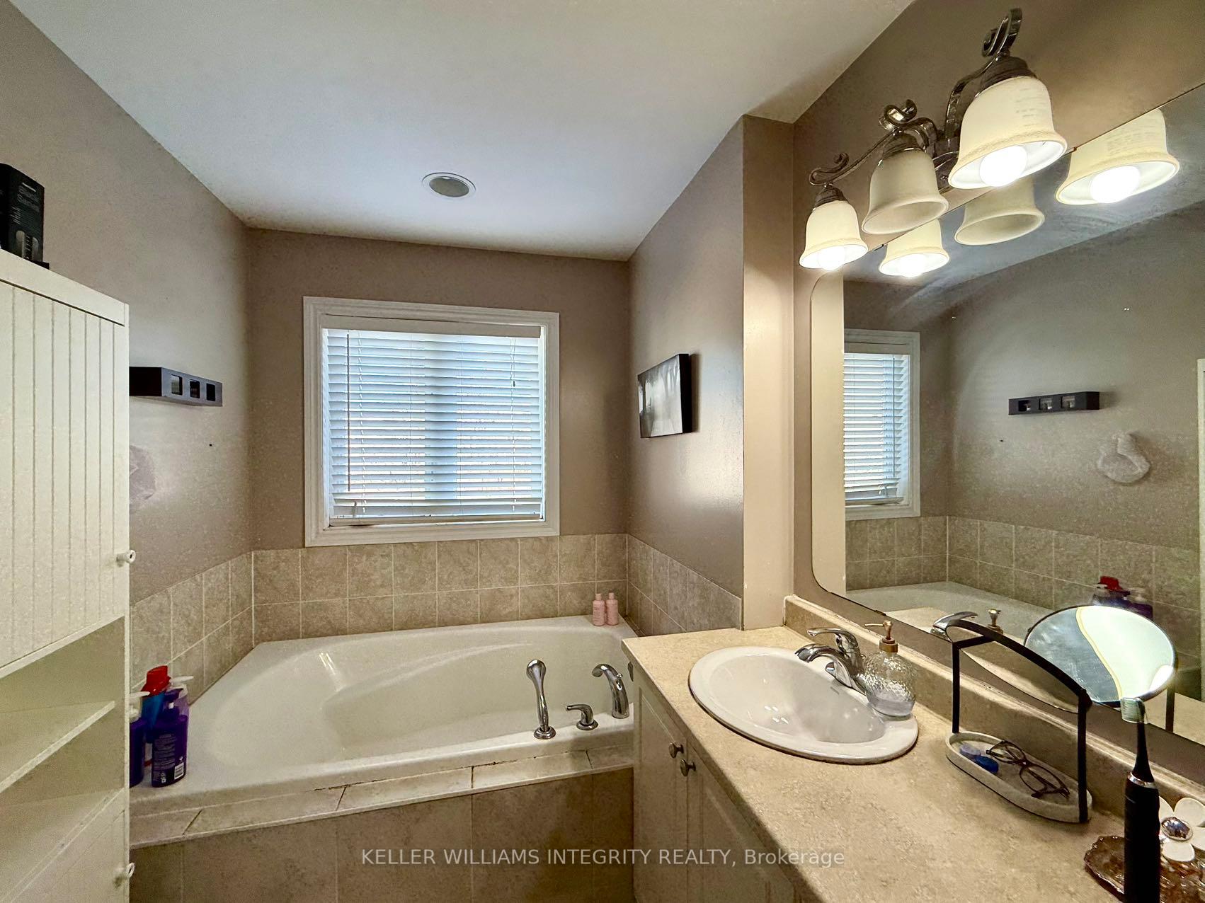 Photo 17 of 298 Waymark Crescent, Ottawa, Kanata - Emerald Meadows/Trailwest — HOMEH