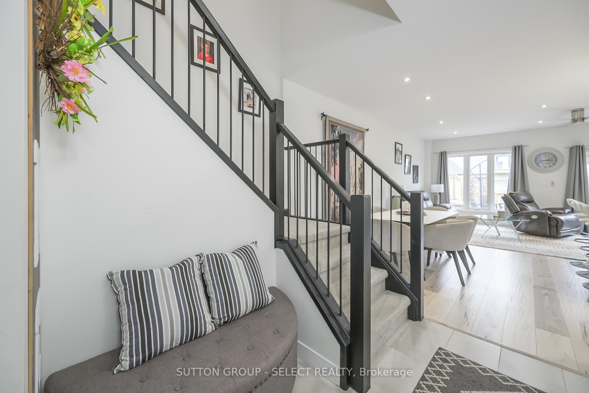 Photo 2 of 204 Doan Drive, Middlesex Centre, Komoka — HOMEH