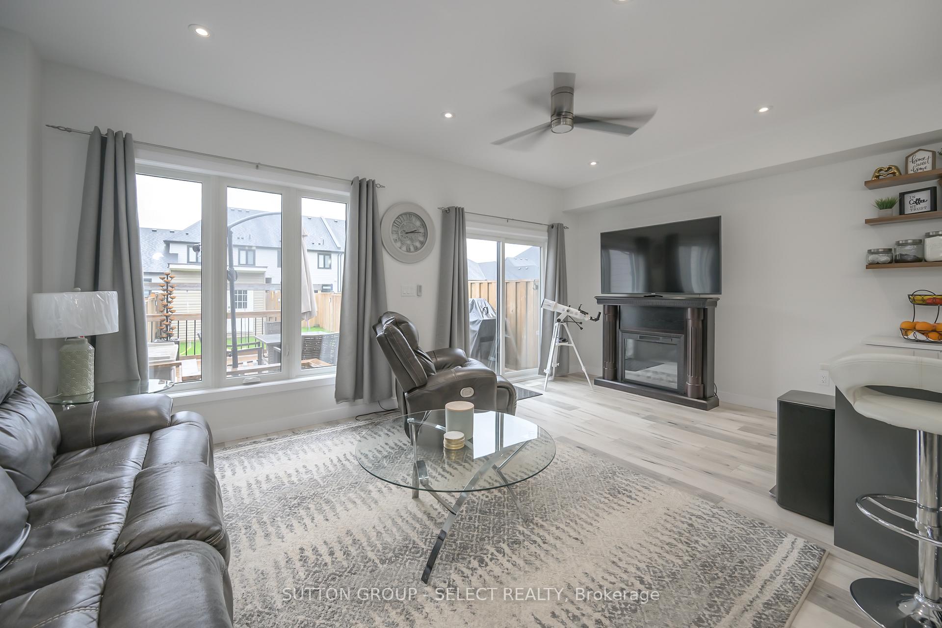 Photo 3 of 204 Doan Drive, Middlesex Centre, Komoka — HOMEH