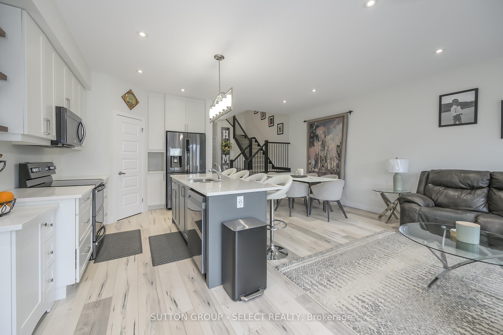 Photo 5 of 204 Doan Drive, Middlesex Centre, Komoka — HOMEH
