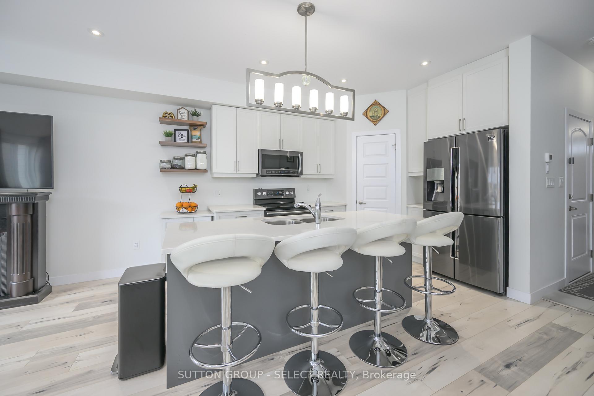 Photo 6 of 204 Doan Drive, Middlesex Centre, Komoka — HOMEH
