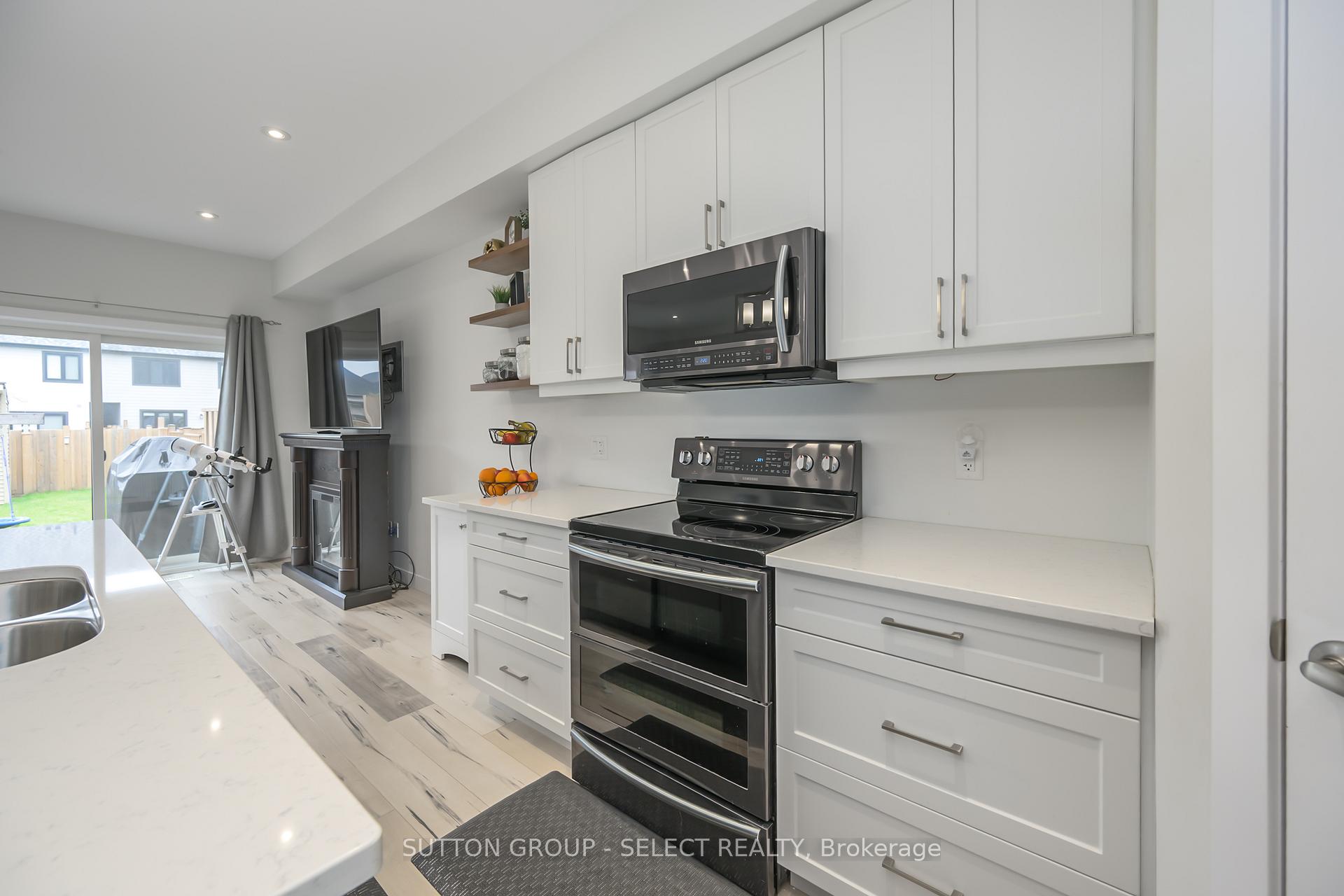 Photo 10 of 204 Doan Drive, Middlesex Centre, Komoka — HOMEH