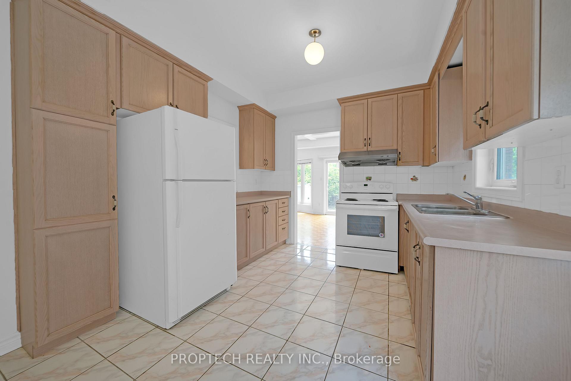 Photo 8 of 170 Milliken Meadows Drive, Markham, Milliken Mills West — HOMEH