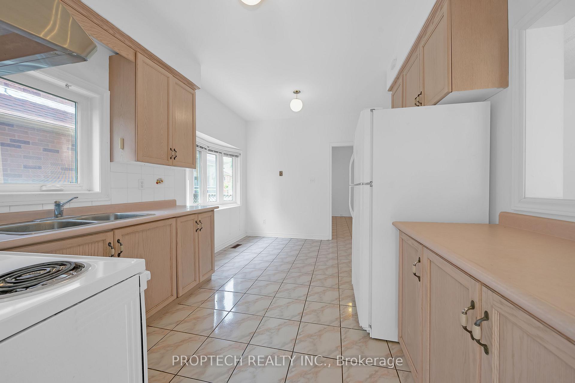 Photo 9 of 170 Milliken Meadows Drive, Markham, Milliken Mills West — HOMEH