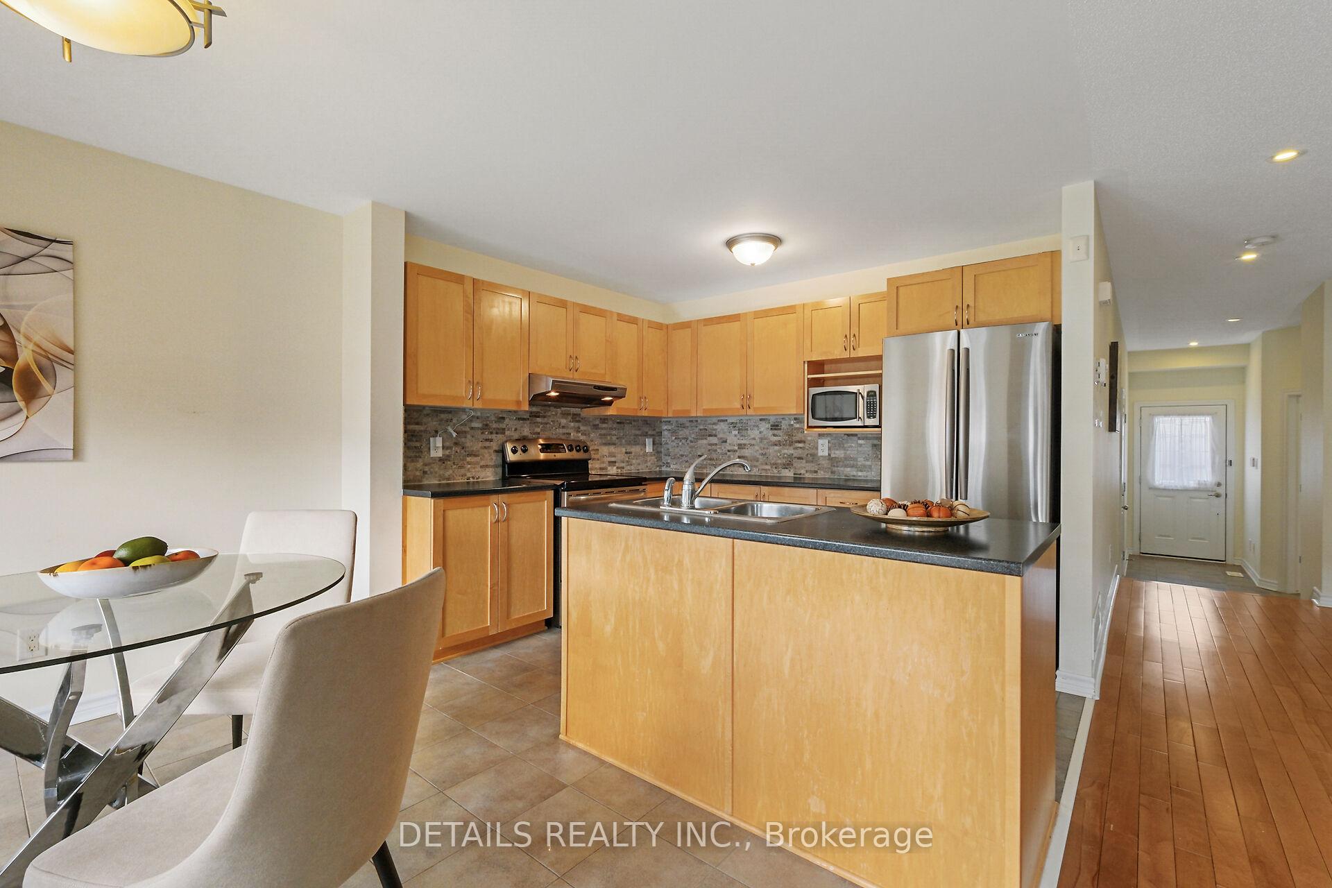 Photo 10 of 404 Abbeydale Circle, Ottawa, Kanata - Morgan's Grant/South March — HOMEH