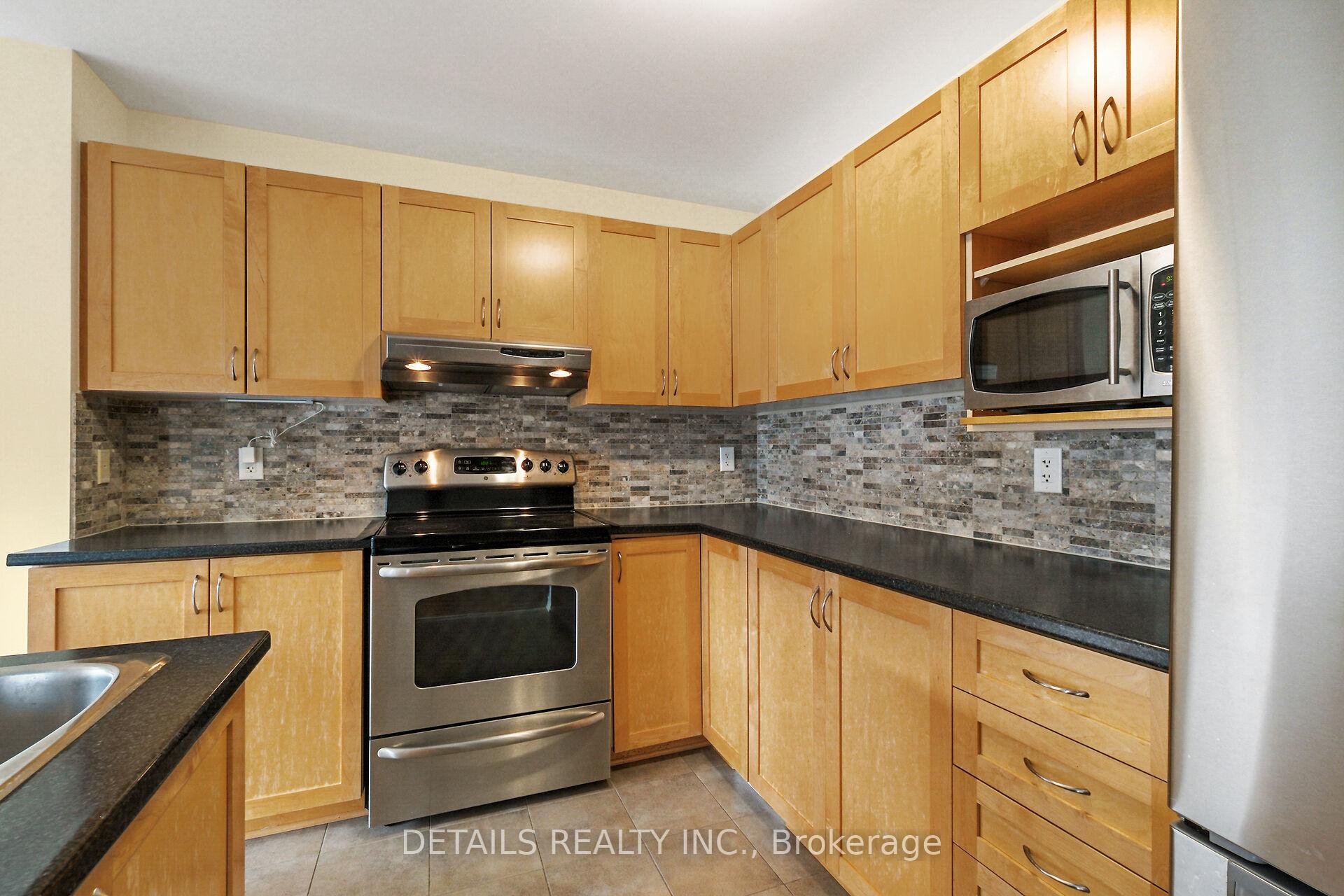 Photo 11 of 404 Abbeydale Circle, Ottawa, Kanata - Morgan's Grant/South March — HOMEH