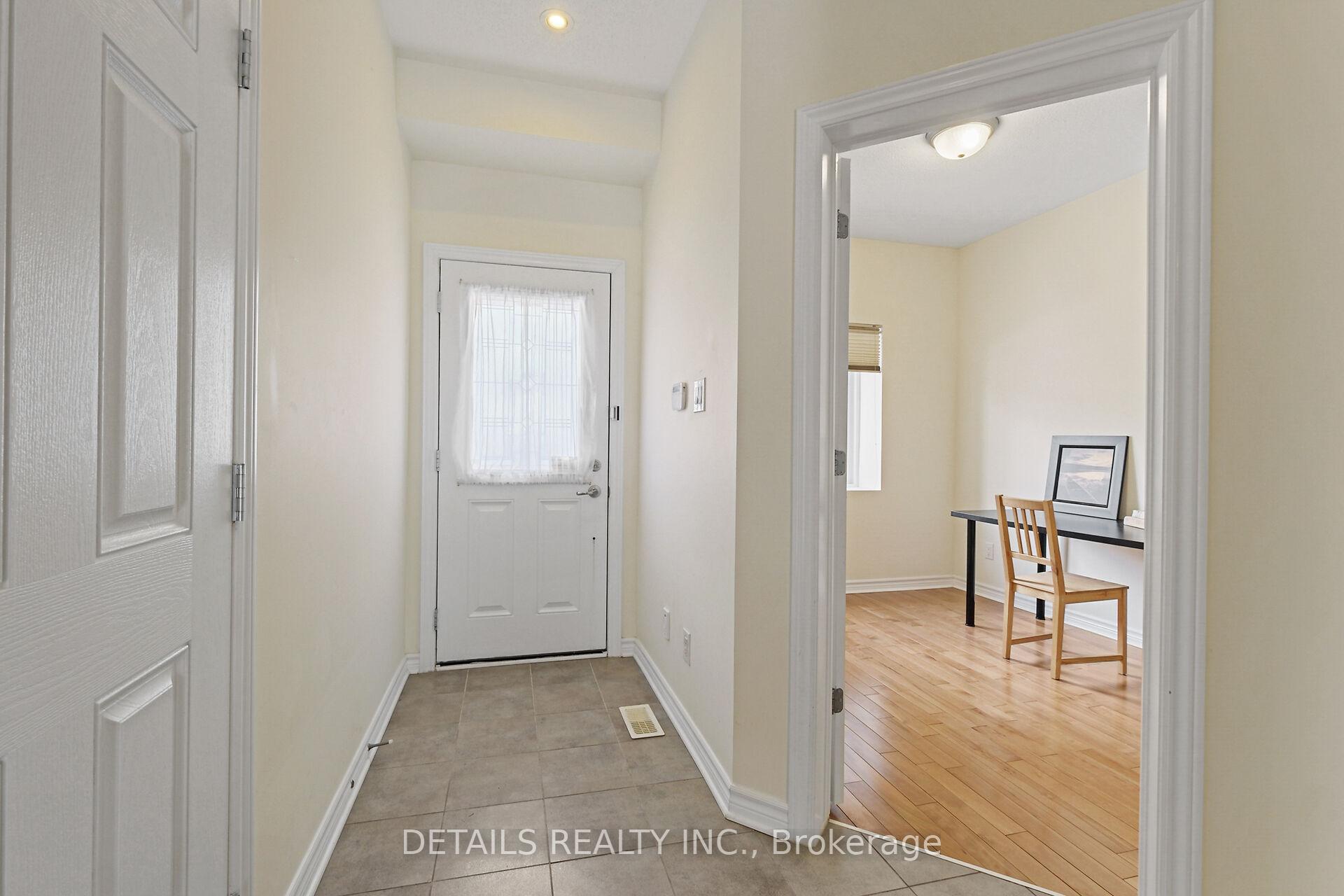 Photo 12 of 404 Abbeydale Circle, Ottawa, Kanata - Morgan's Grant/South March — HOMEH
