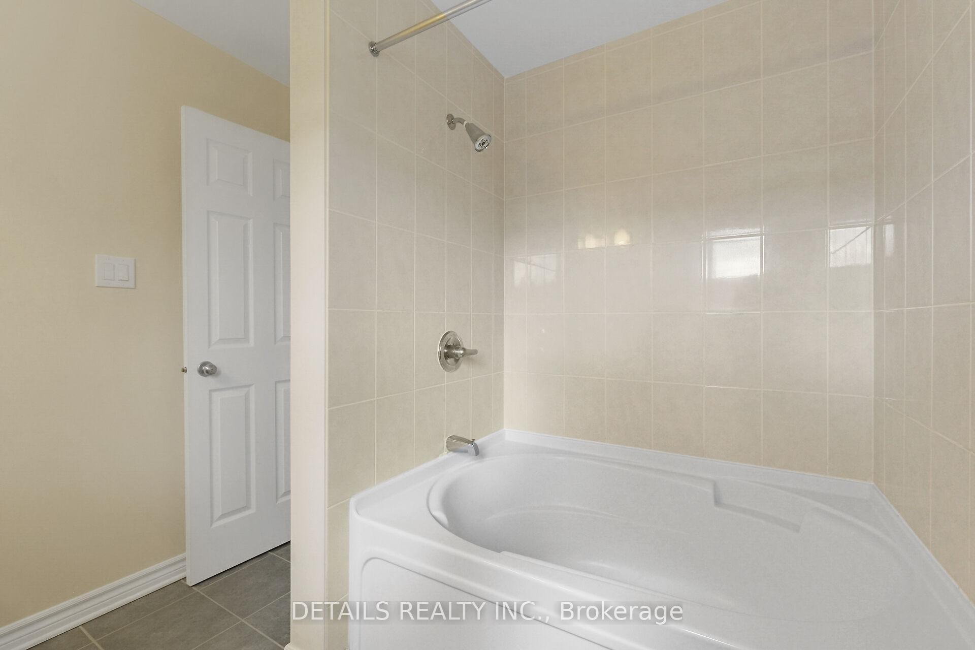 Photo 20 of 404 Abbeydale Circle, Ottawa, Kanata - Morgan's Grant/South March — HOMEH