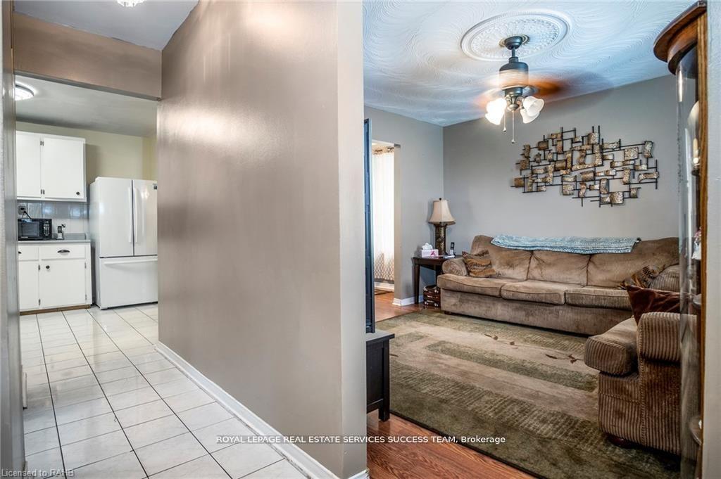 Photo 3 of Unit Upper, 119 Avondale Street, Hamilton, Crown Point — HOMEH