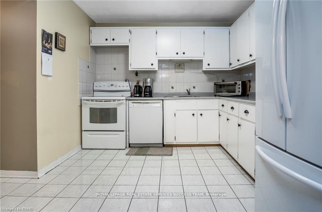 Photo 5 of Unit Upper, 119 Avondale Street, Hamilton, Crown Point — HOMEH
