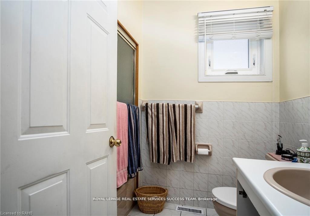 Photo 7 of Unit Upper, 119 Avondale Street, Hamilton, Crown Point — HOMEH