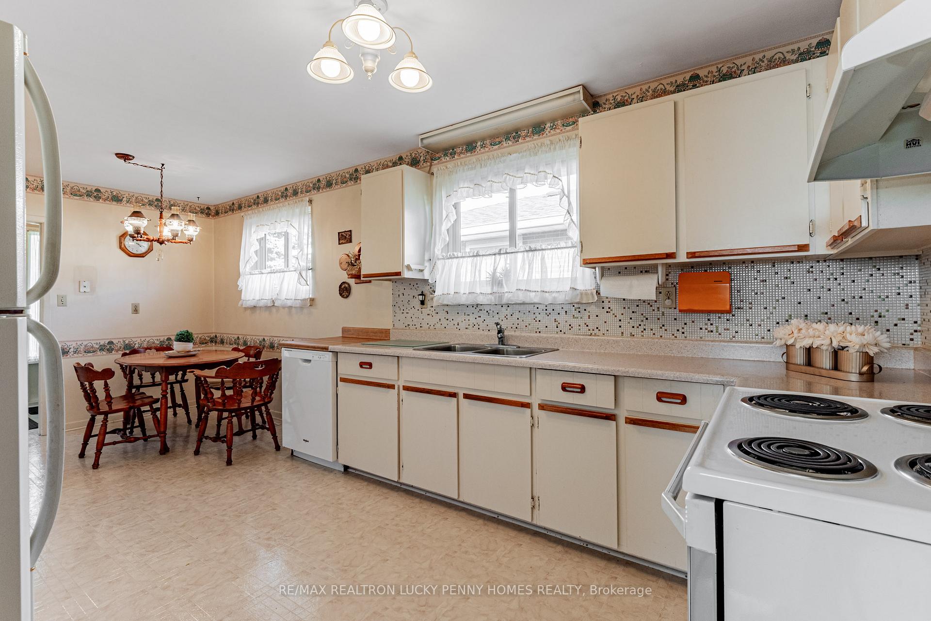 Photo 8 of 7 Friar Tuck Road, Markham, Bullock — HOMEH