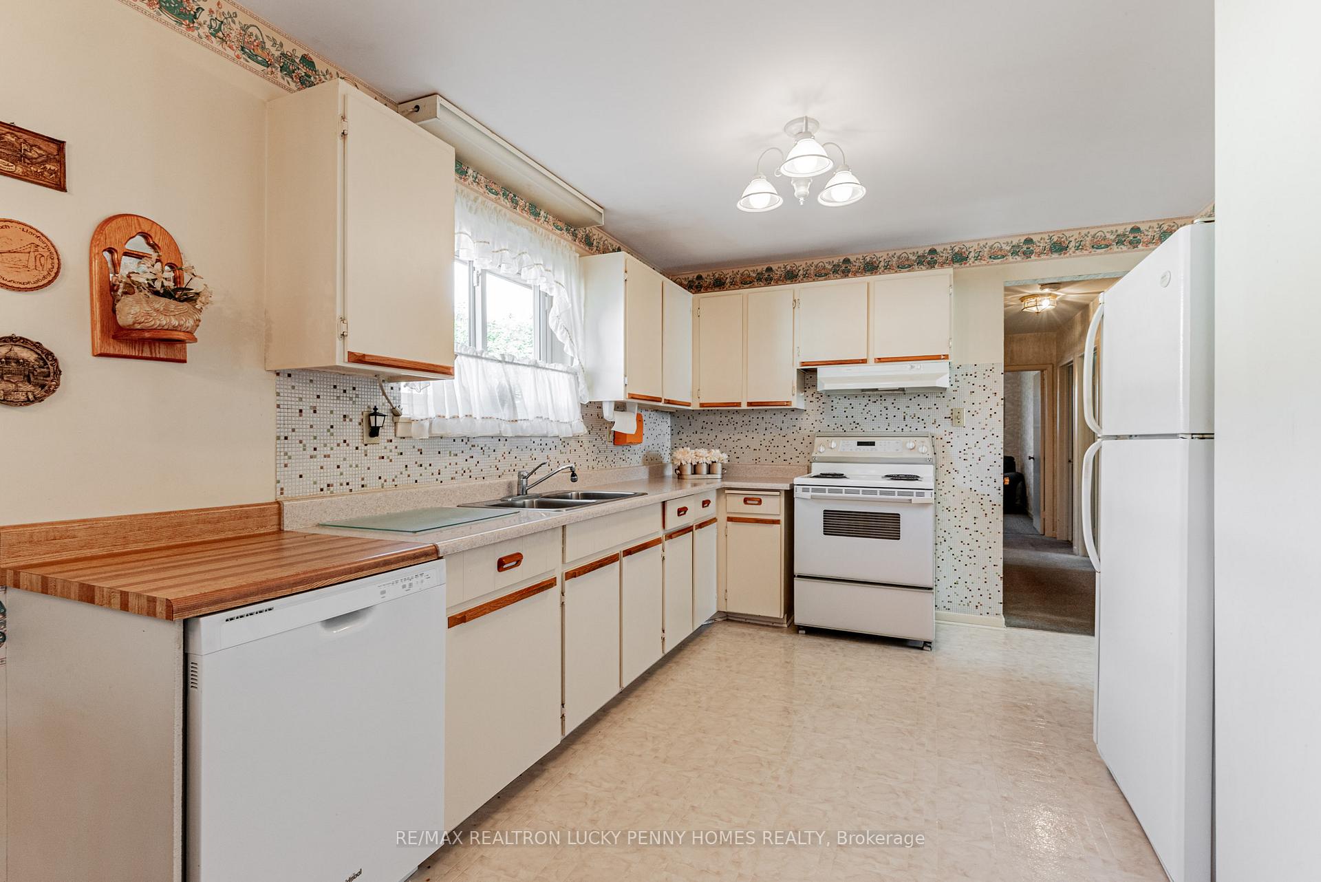 Photo 9 of 7 Friar Tuck Road, Markham, Bullock — HOMEH