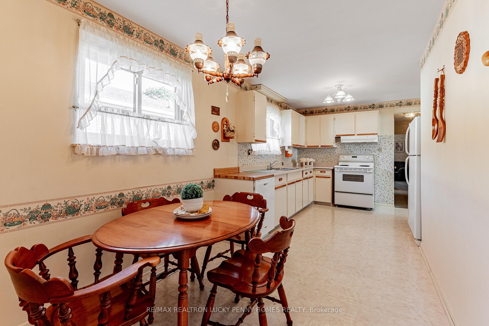 Photo 12 of 7 Friar Tuck Road, Markham, Bullock — HOMEH