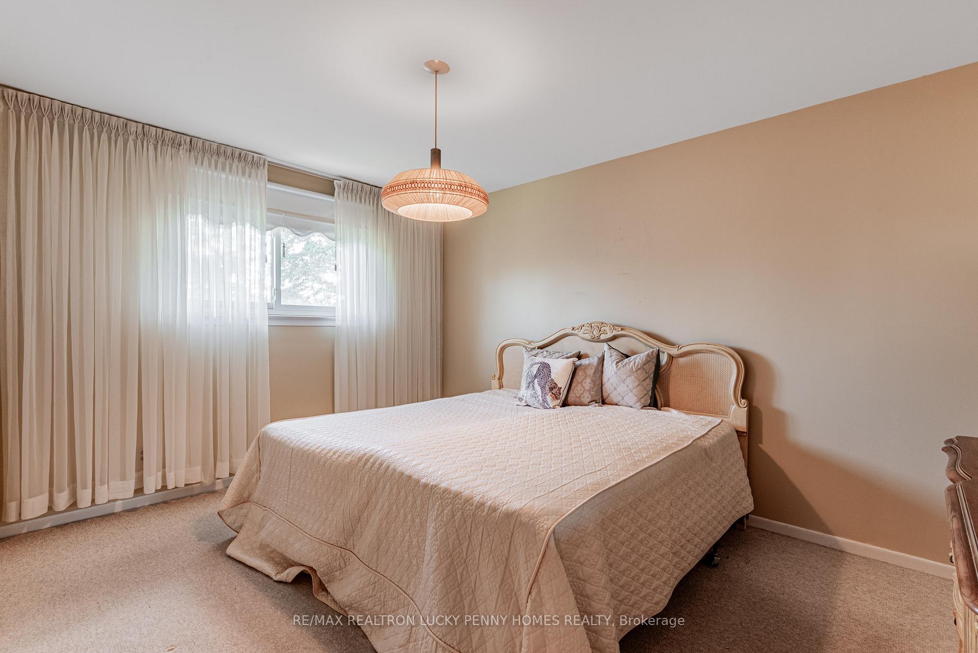 Photo 13 of 7 Friar Tuck Road, Markham, Bullock — HOMEH