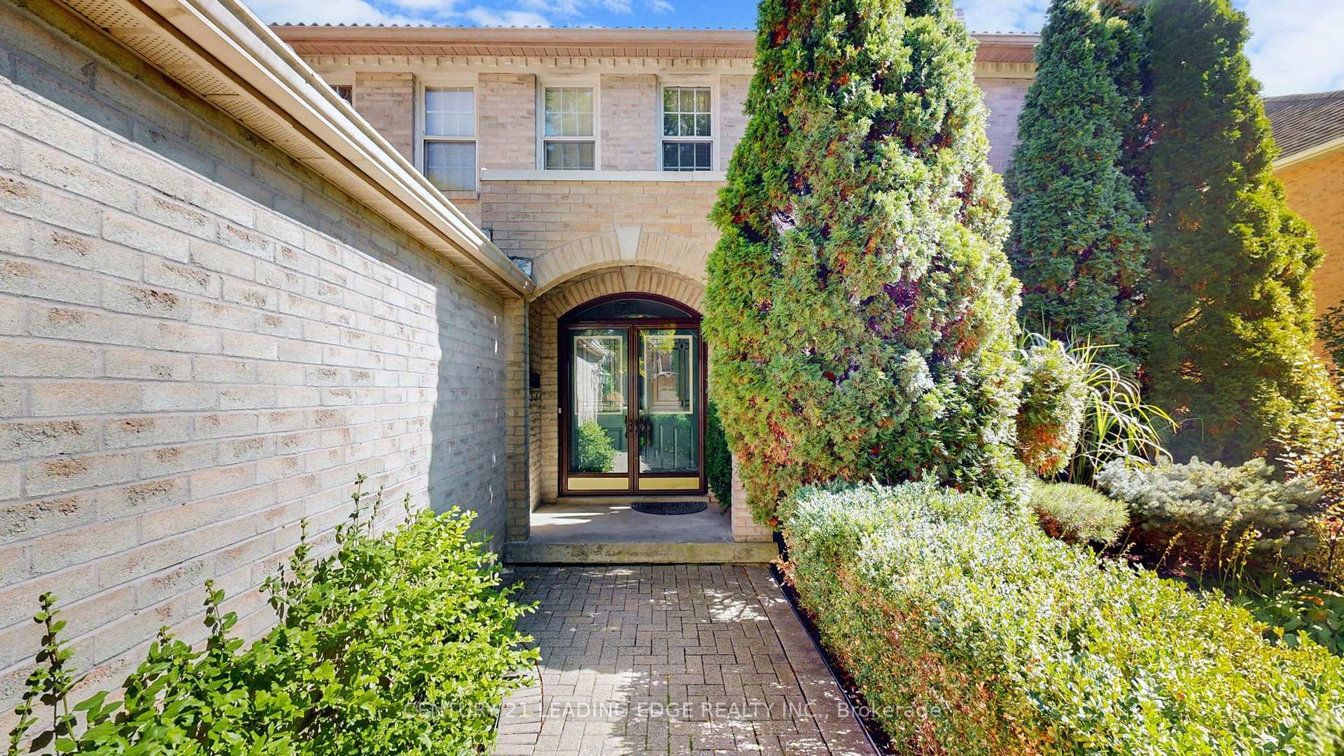 Photo 3 of 29 Addington Square, Markham, Unionville — HOMEH