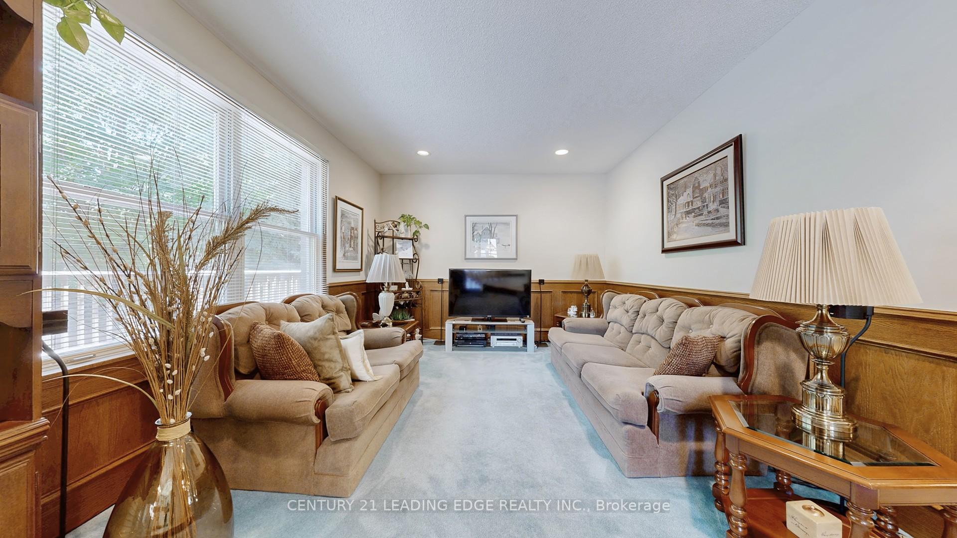 Photo 8 of 29 Addington Square, Markham, Unionville — HOMEH