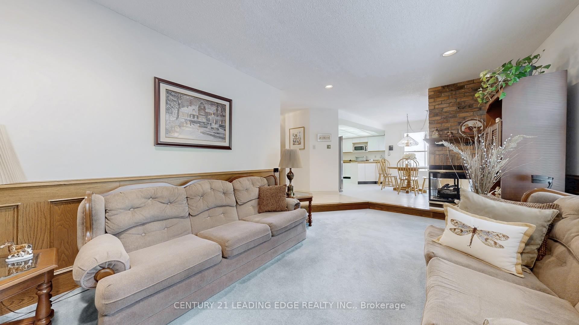 Photo 9 of 29 Addington Square, Markham, Unionville — HOMEH