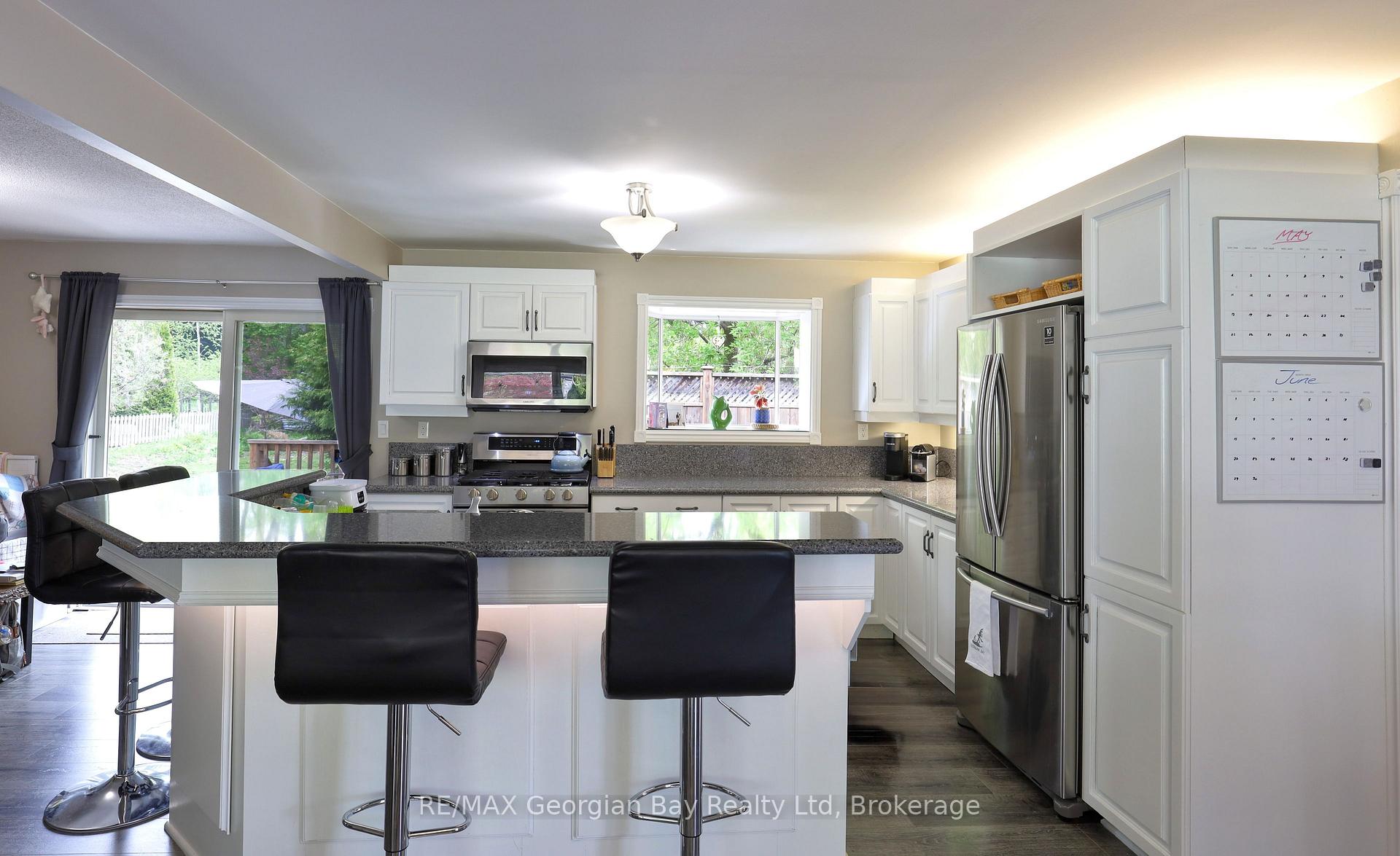Photo 5 of 359 Fifth Street, Midland — HOMEH